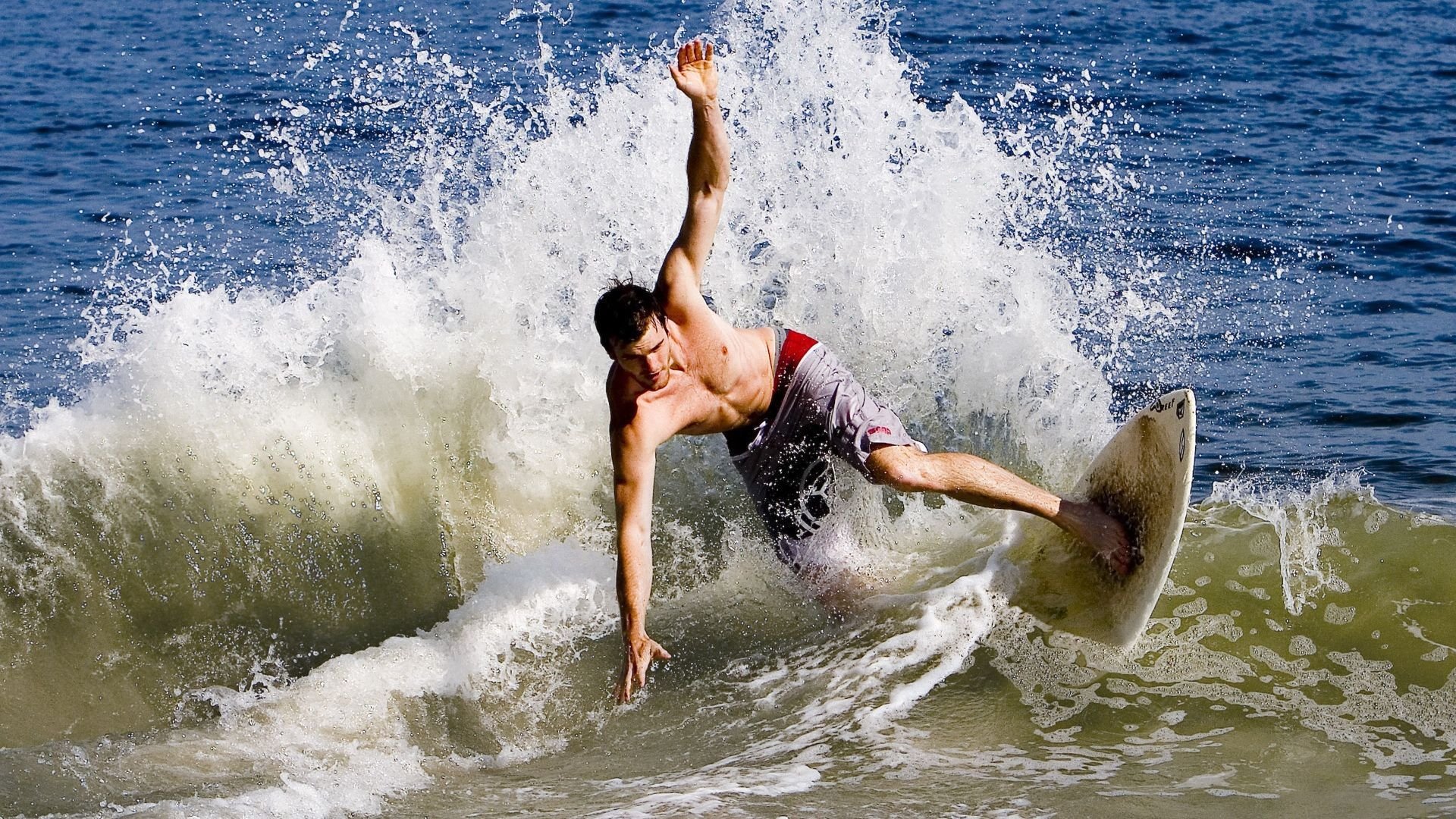 姆巴佩帽子戏法助巴黎圣日耳曼大胜里昂 法甲冠军悬念再起